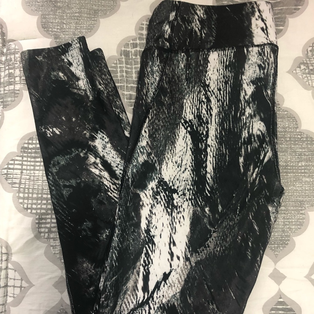 Under Armor compression leggings ⭐️bundle & Save